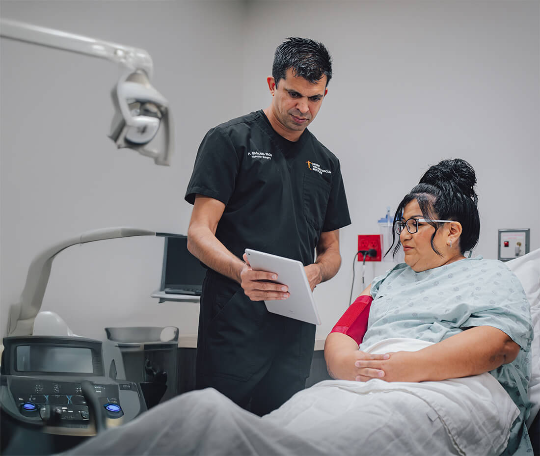 EVVS specialist performing a leg vein ultrasound